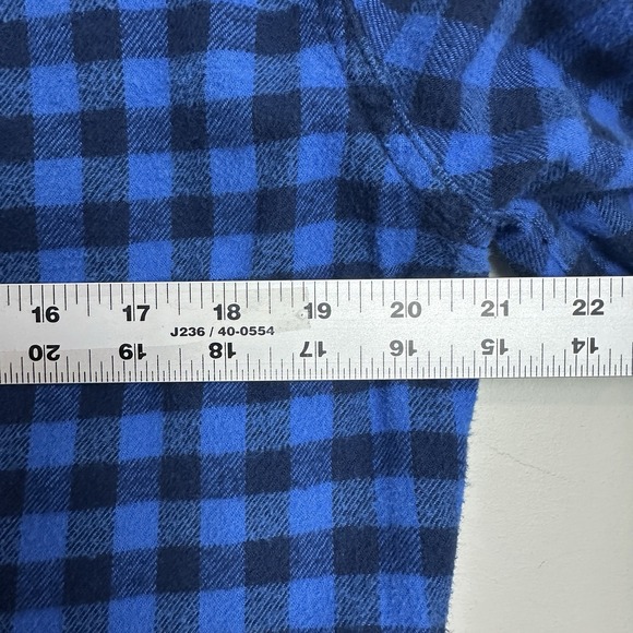 Abercrombie & Fitch Flannel Shirt Mens Medium Muscle Fit Blue Navy Buffalo Plaid - Picture 6 of 8